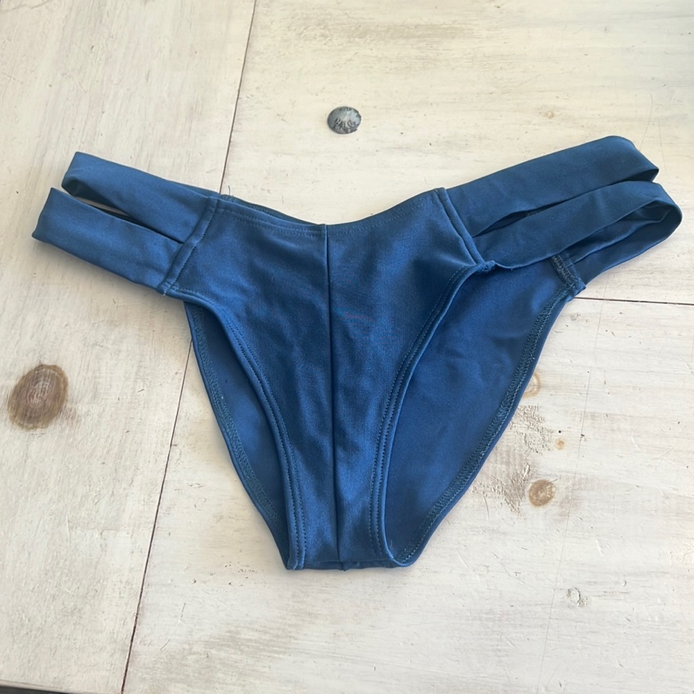 Montce Swim shiny blue, additional coverage, Euro bikini bottoms, size L